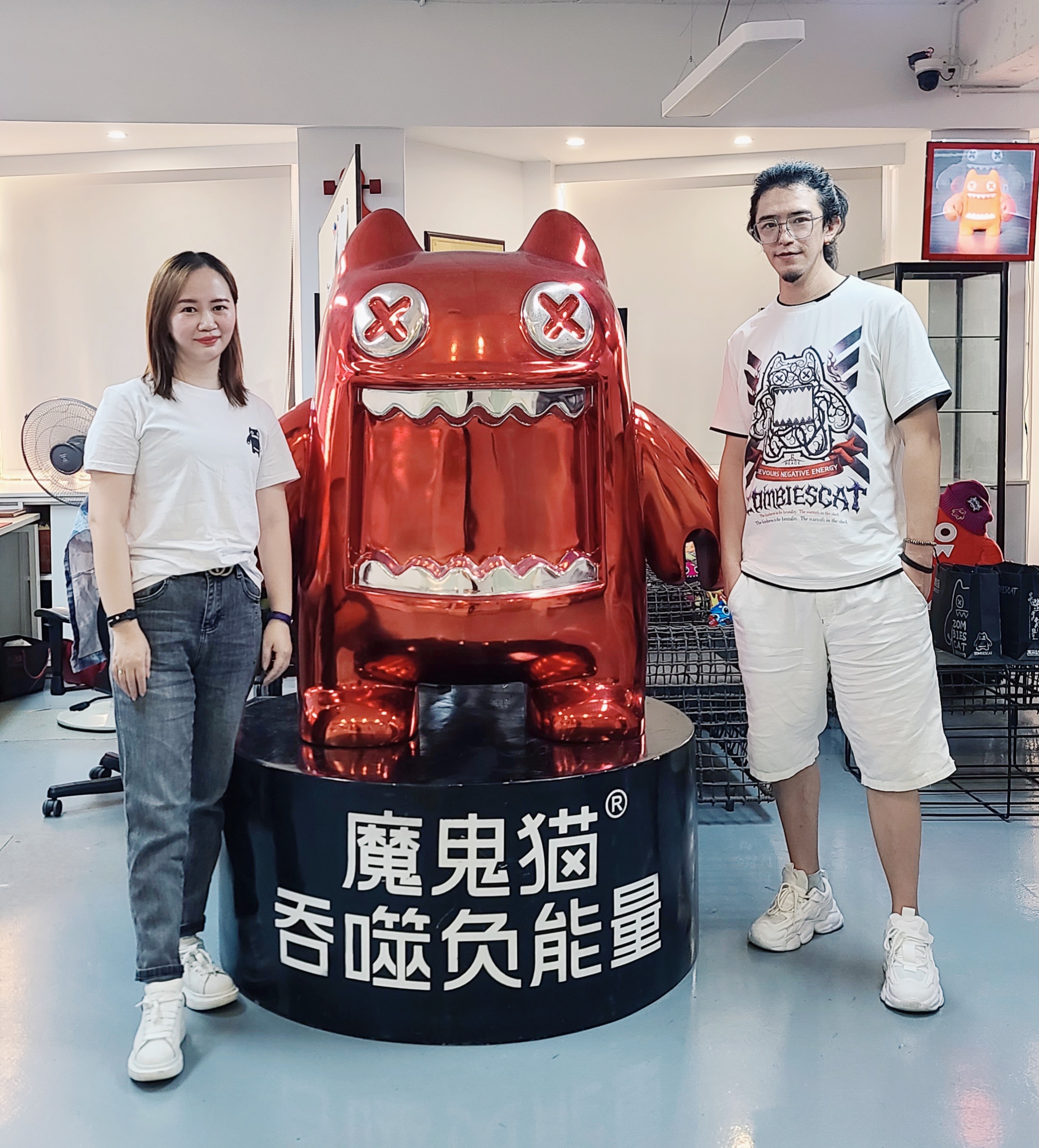 虹核与“魔鬼猫”达成战略合作，助推联名款石墨烯小分子水杯上市！