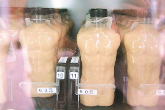 台南这家特色奶茶贩卖机在卖“六块肌小鲜肉”