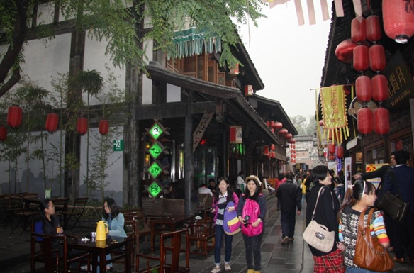 成都：高档餐饮“全军覆没” 卖场餐饮异军突起