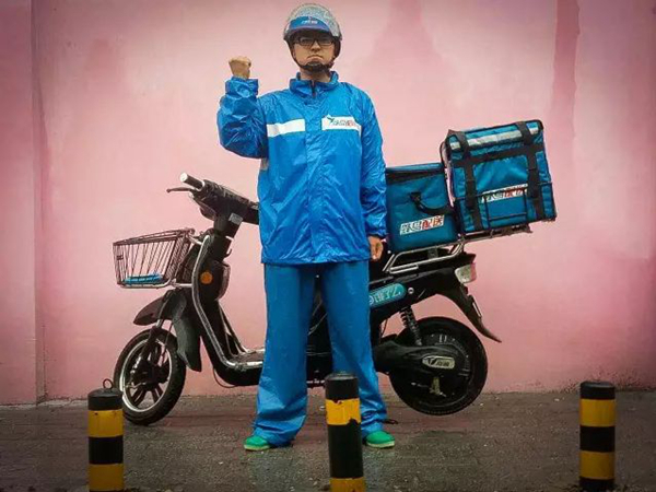 与生活相爱相杀的外卖小哥：让我把衣服脱了才能进