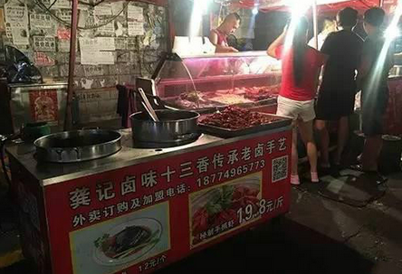 一天2000元销售额，小龙虾小推车模式有前景吗？（上）|餐饮界