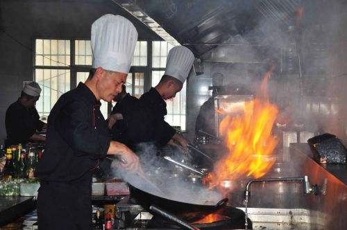 文昌一连锁餐厅两家店接连发生火情 幸无人员伤亡