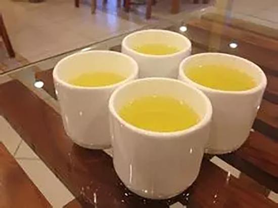 餐厅误将环保油当茶倒给客人 差点出人命|餐饮界