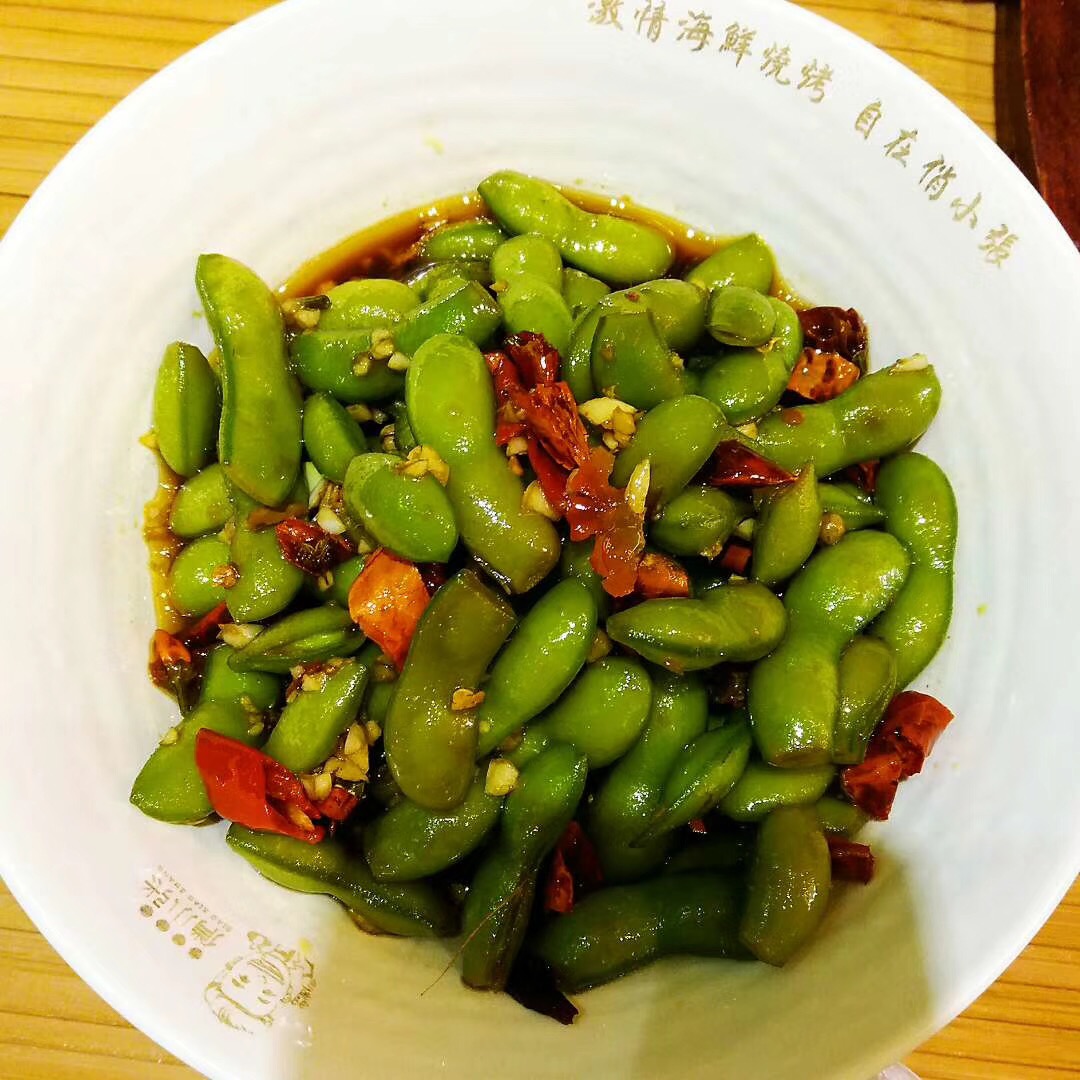 野生本色在森林里种小木耳，发展大产业|餐饮界