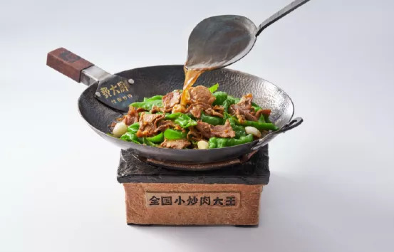 一盘辣椒炒肉，能撑起费大厨的“出湘记”吗？|餐饮界