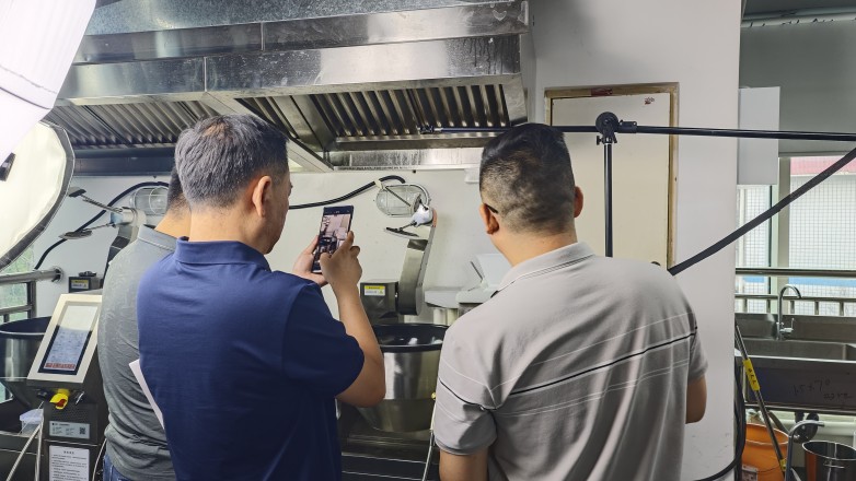 炒菜机器人席卷餐饮，预制菜迎来终结者？|餐饮界
