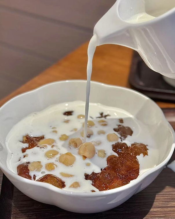这杯麦记牛奶,怎么悄悄开遍了全国?