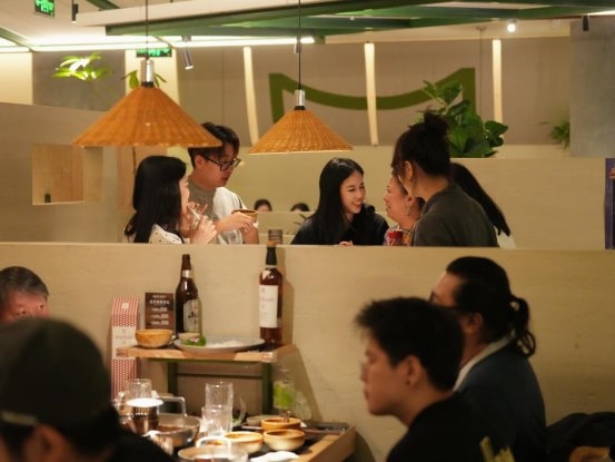 孟慧圆深夜打卡!单日狂卖6万、翻台5轮,沸点计划凭啥火出圈?